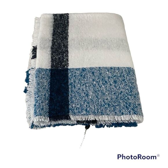 Barbour Plaid Boucle Wrap NWT - Picture 3 of 4